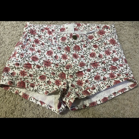 H&M white & pink Floral Shorts - Picture 1 of 4